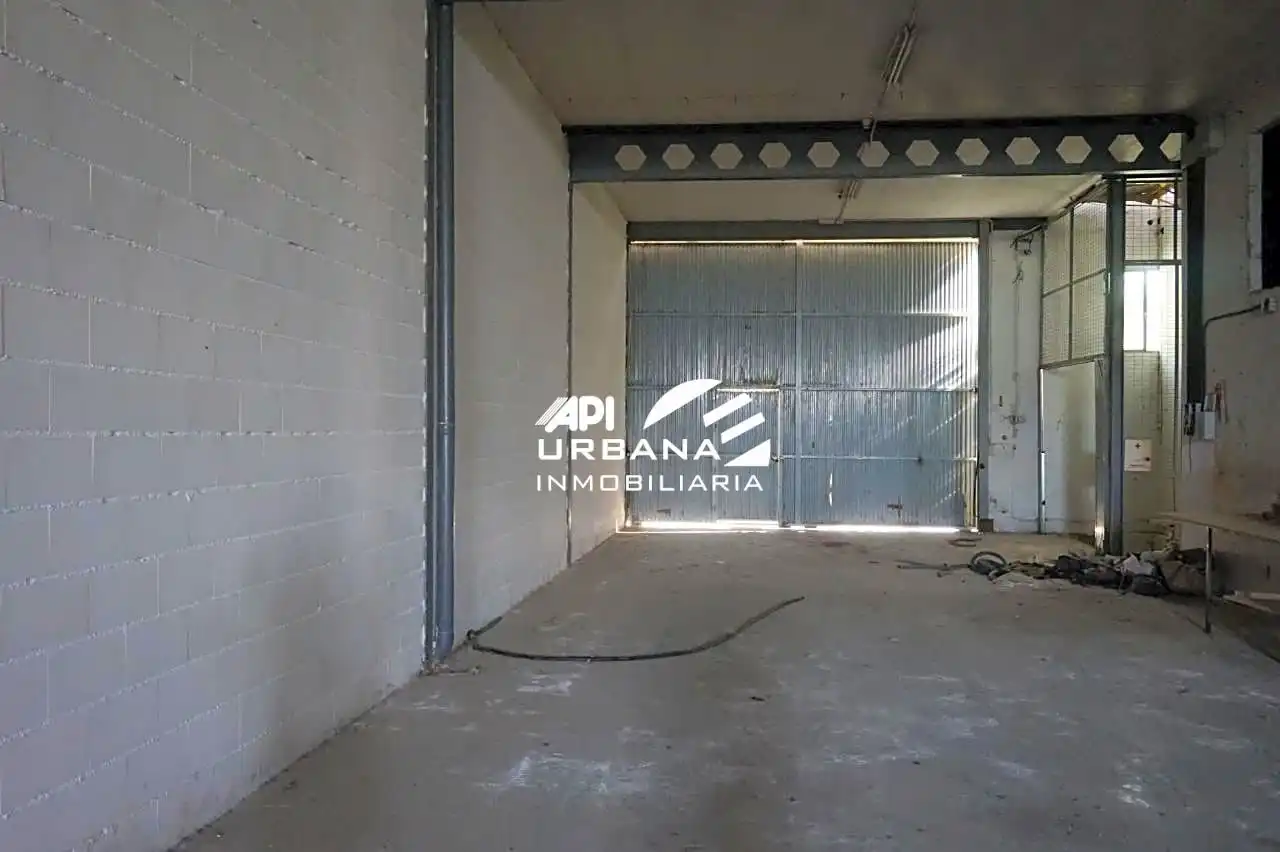 Aparcament de Nau industrial en venda en Lucena