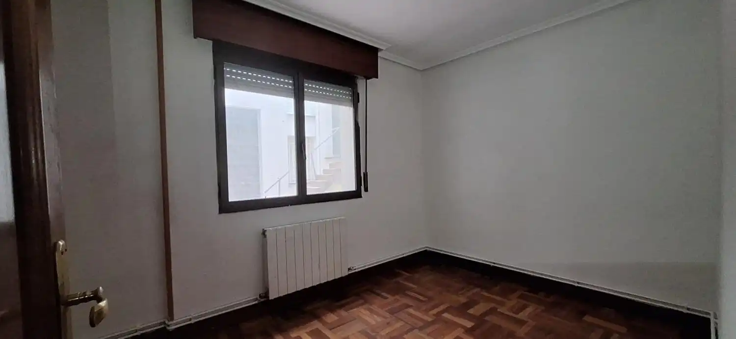 Bedroom of Flat for sale in Basauri 