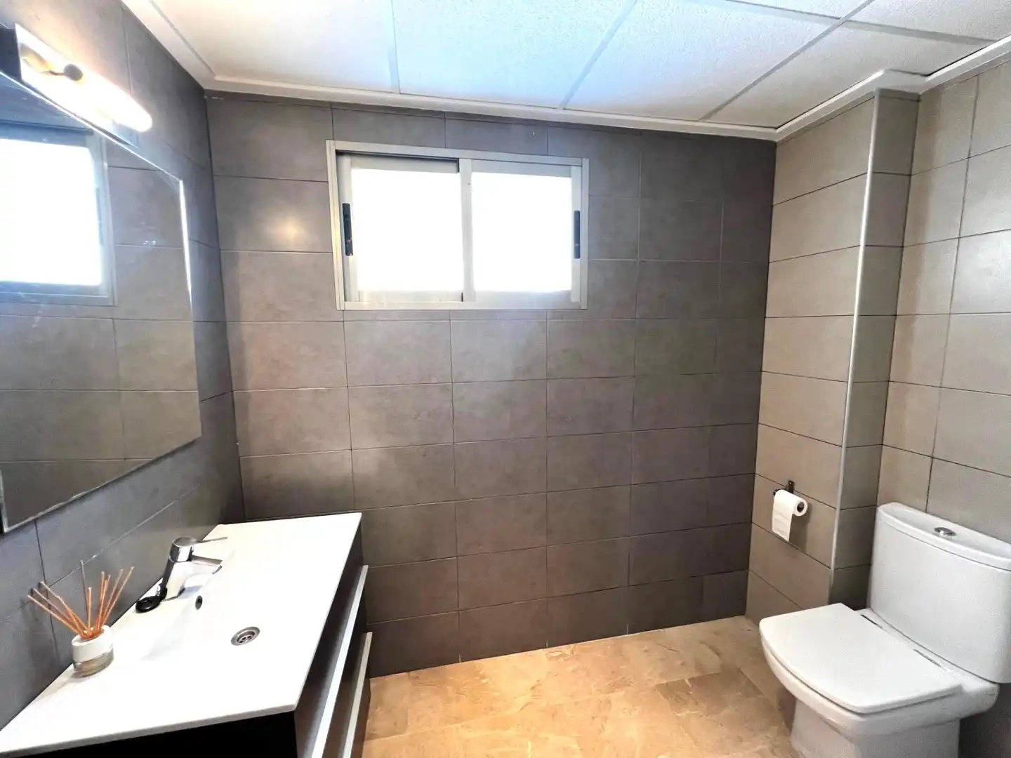 Bany de Casa o xalet en venda en Elche / Elx amb Aire condicionat, Calefacció i Jardí privat