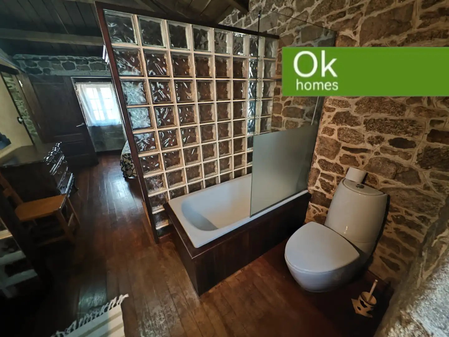 Badezimmer von Country house zum Verkauf in Guitiriz mit Heizung, Parkett und Abstellraum