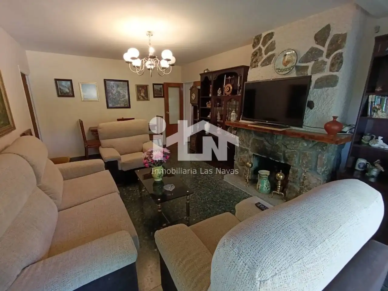 Sala d'estar de Pis en venda en Las Navas del Marqués  amb Parquet, Terrassa i Traster