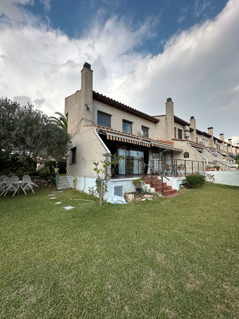 Exterior view of Single-family semi-detached for sale in Cunit  with Air Conditioner, Heating and Private garden