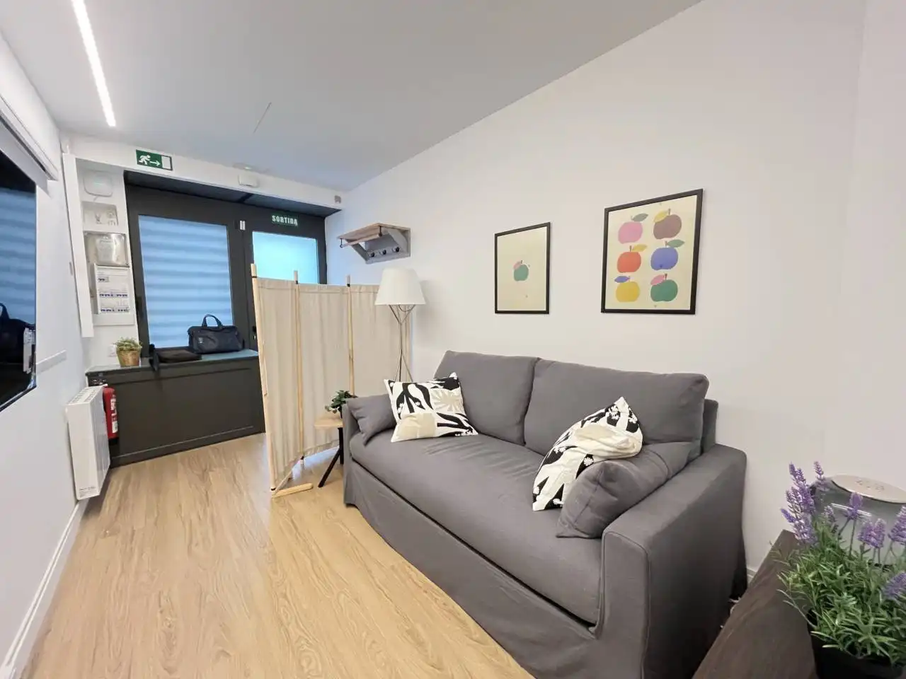 Sala de estar de Estudio de alquiler en Barcelona con Aire acondicionado, Calefacción y Parquet