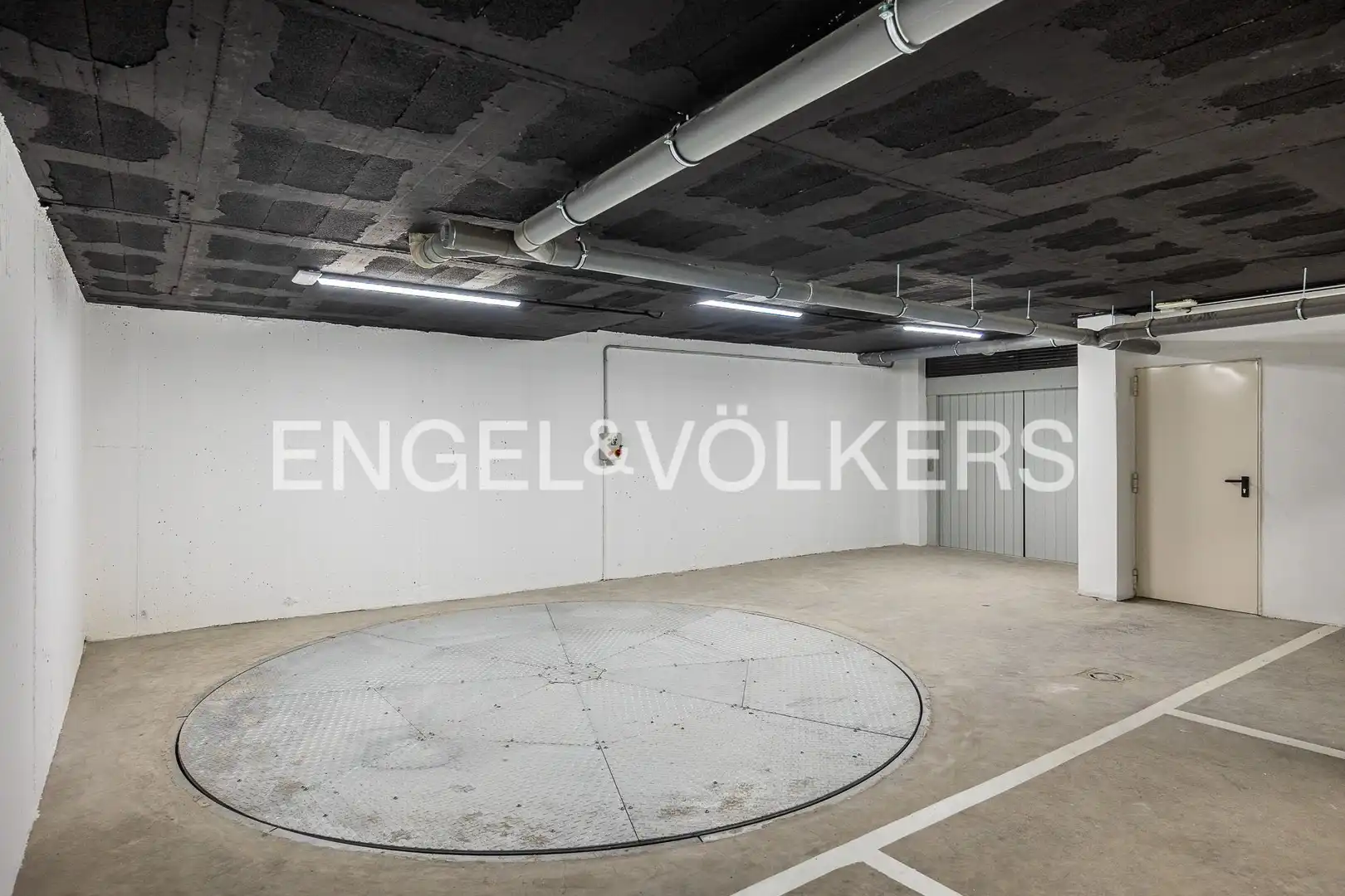 Parking de Piso en venta en Sevilla con Aire acondicionado, Calefacción y Piscina