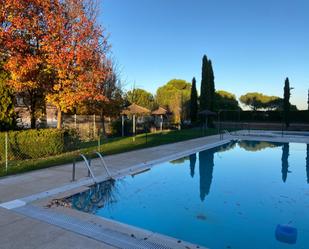 Swimming pool of Flat to rent in Majadahonda  with Air Conditioner, Heating and Private garden