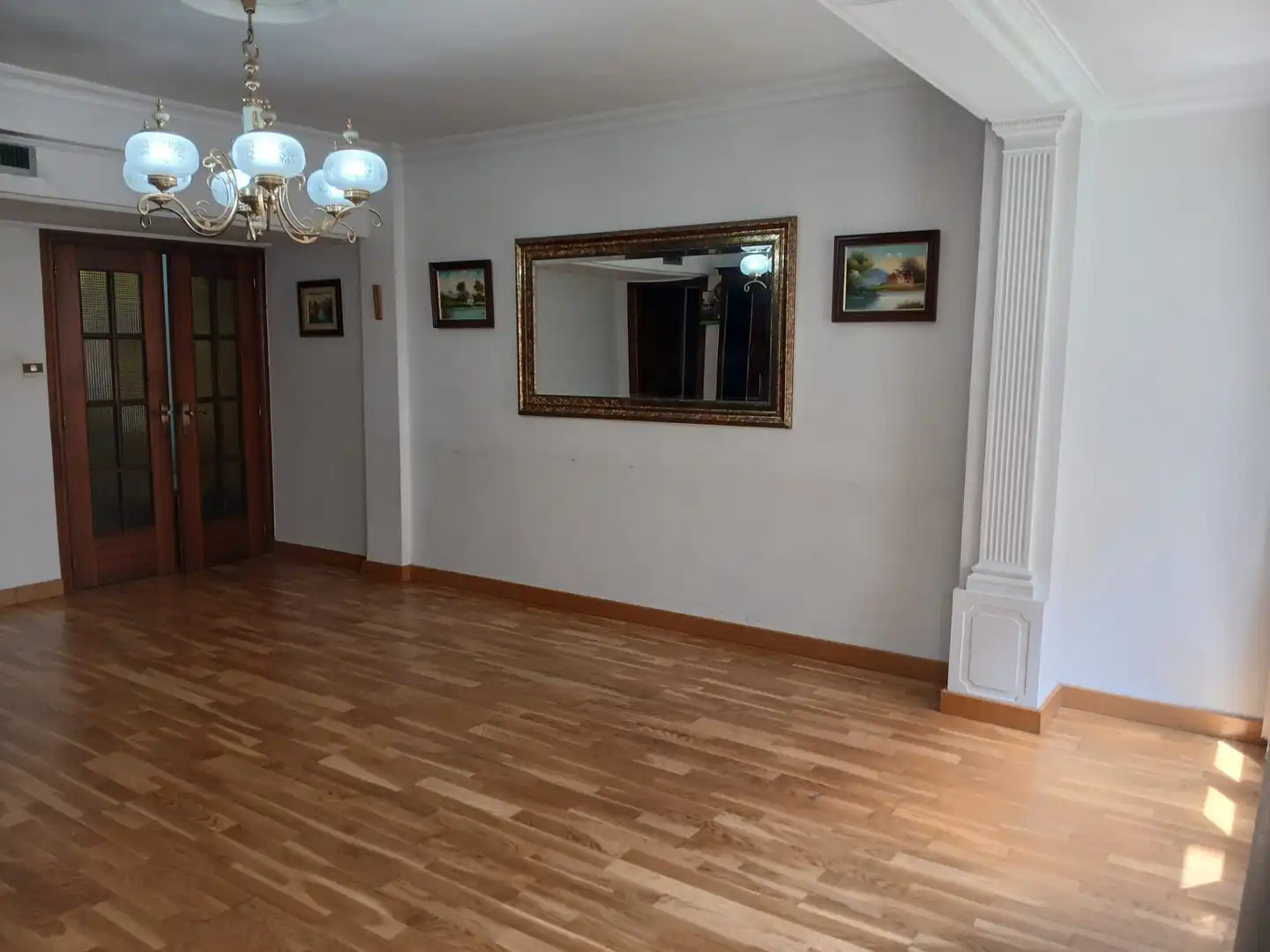 Menjador de Pis en venda en Valladolid amb Calefacció, Parquet i Terrassa