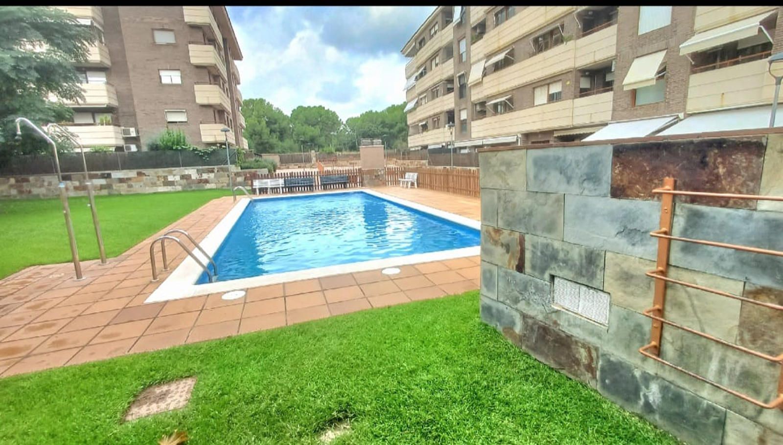 Piscina de Pis en venda en Sabadell amb Calefacció, Terrassa i Traster