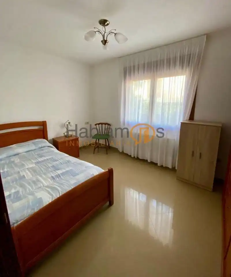 Habitación de Casa o chalet en venta en Vilagarcía de Arousa con Calefacción, Jardín privado y Trastero
