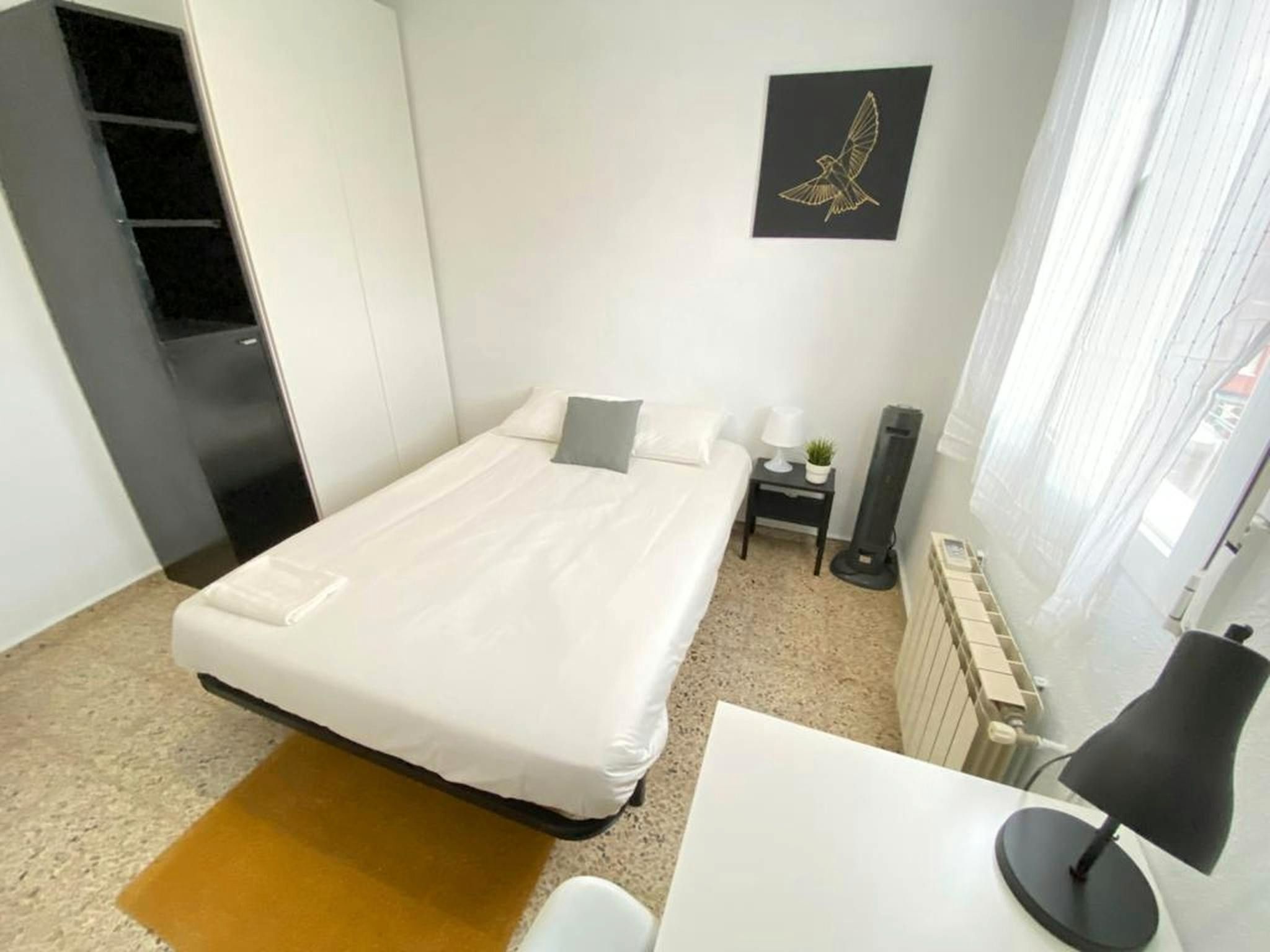 Bedroom of Flat to share in  Madrid Capital  with Heating, Furnished and Washing machine