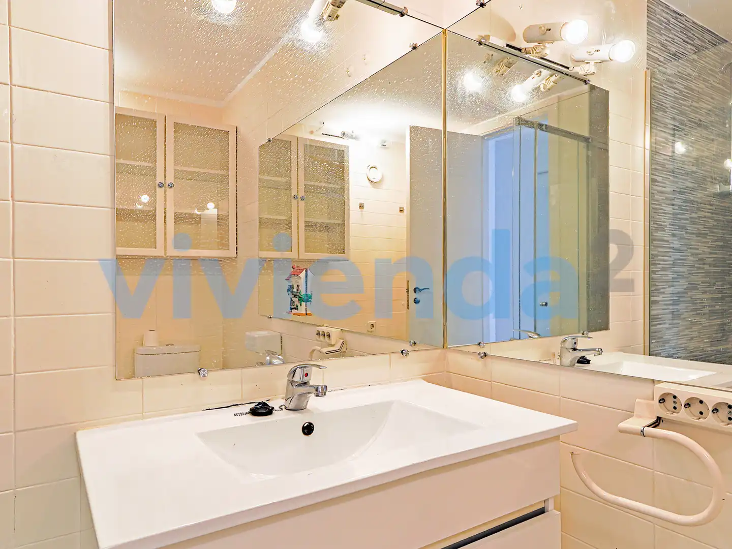 Badezimmer von Wohnung zur Miete in Madrid mit Heizung und Balkon