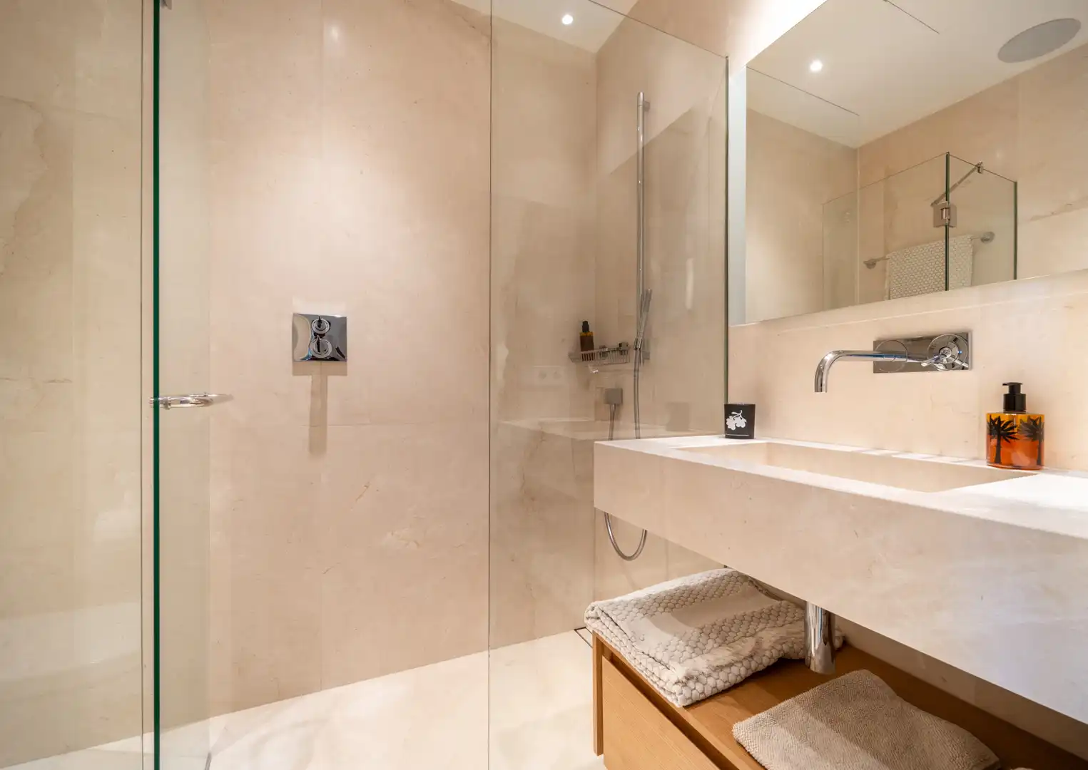 Baño de Apartamento en venta en Benahavís con Aire acondicionado, Terraza y Trastero