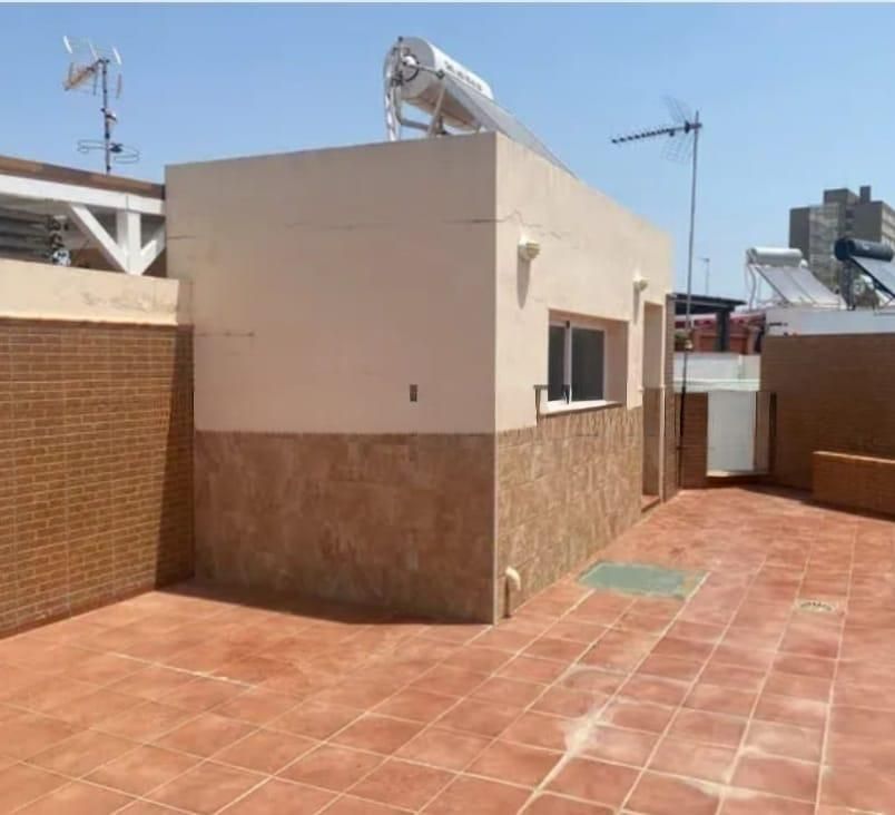 Vista exterior de Dúplex en venda en San Fernando amb Terrassa i Traster