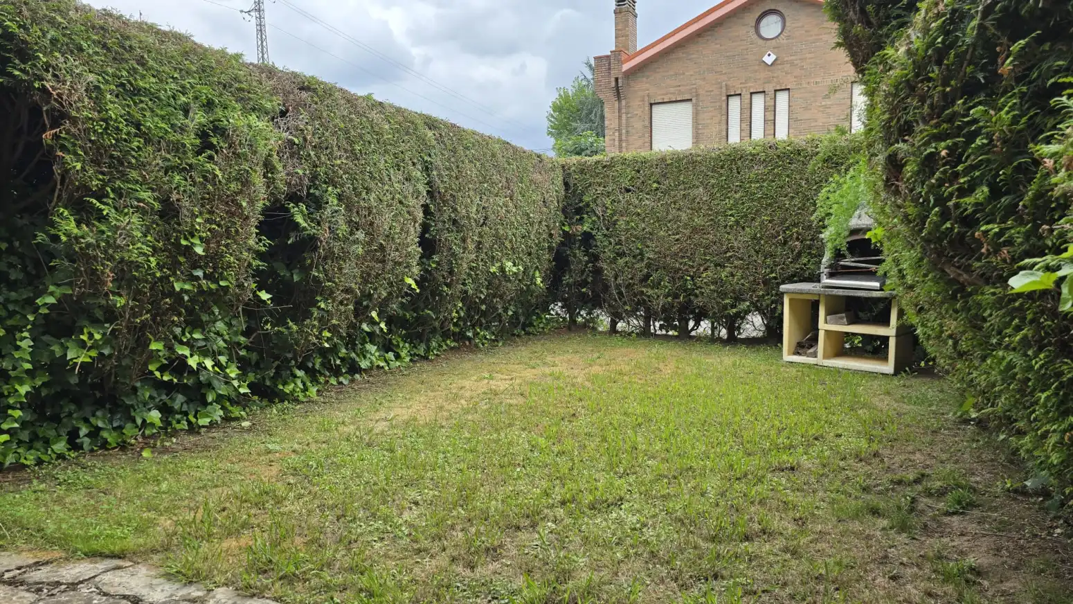 Jardí de Casa adosada en venda en Torrelavega  amb Calefacció, Jardí privat i Parquet
