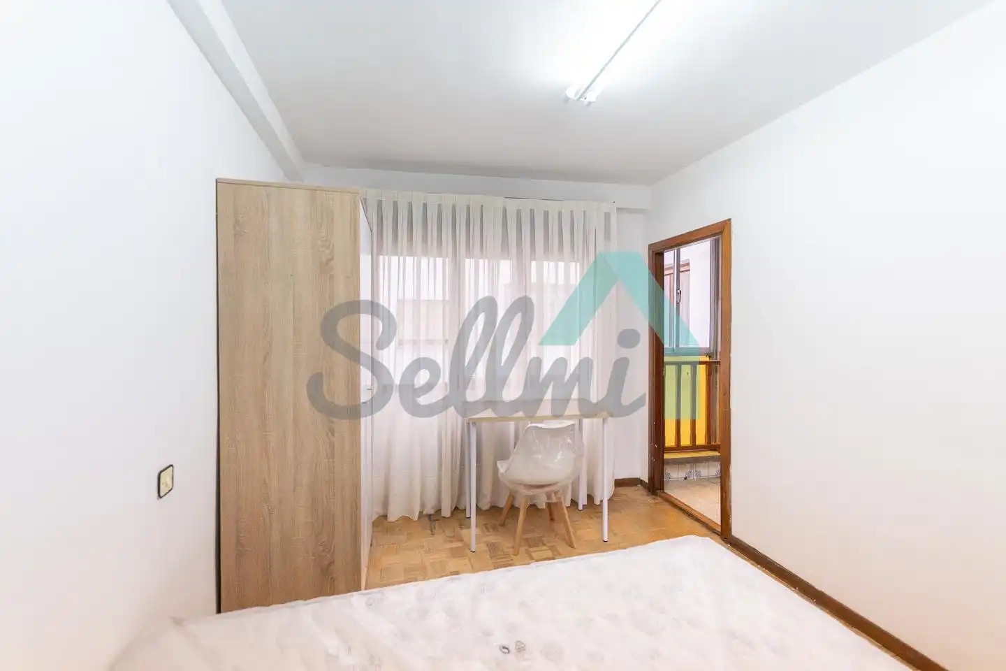 Bedroom of Flat for rent in Oviedo   with Heating, Parquet flooring and Furnished