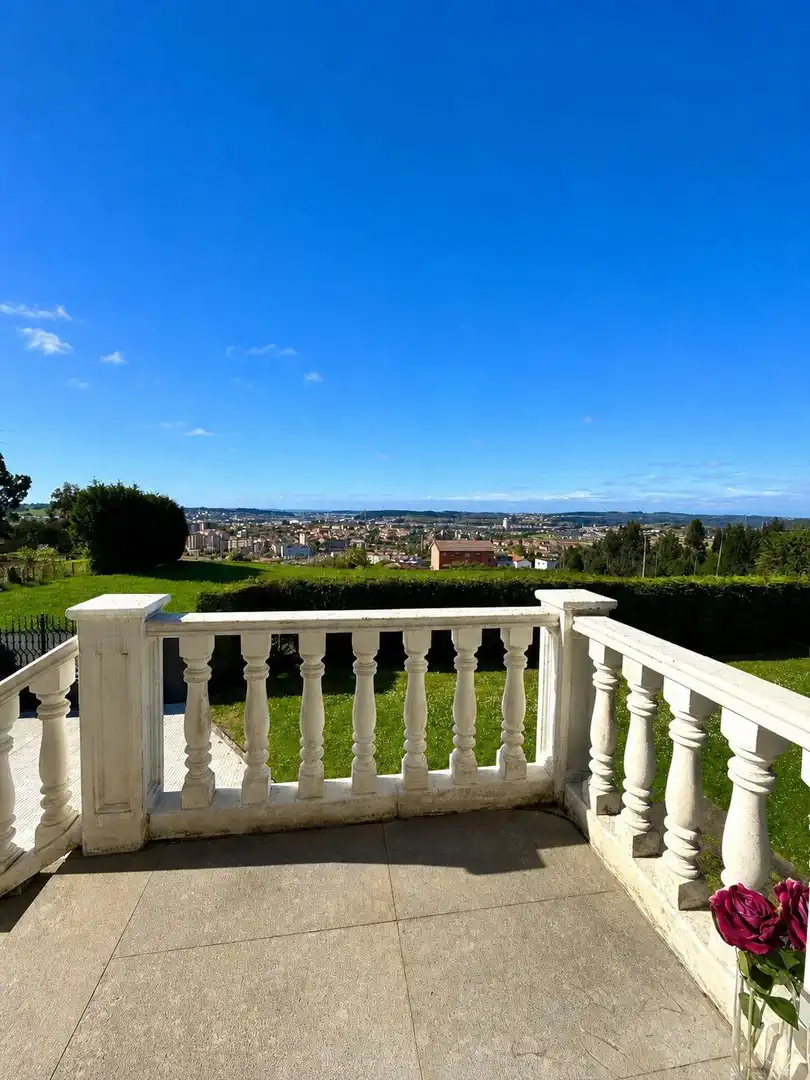 Terrassa de Casa o xalet en venda en Corvera de Asturias amb Calefacció, Jardí privat i Terrassa