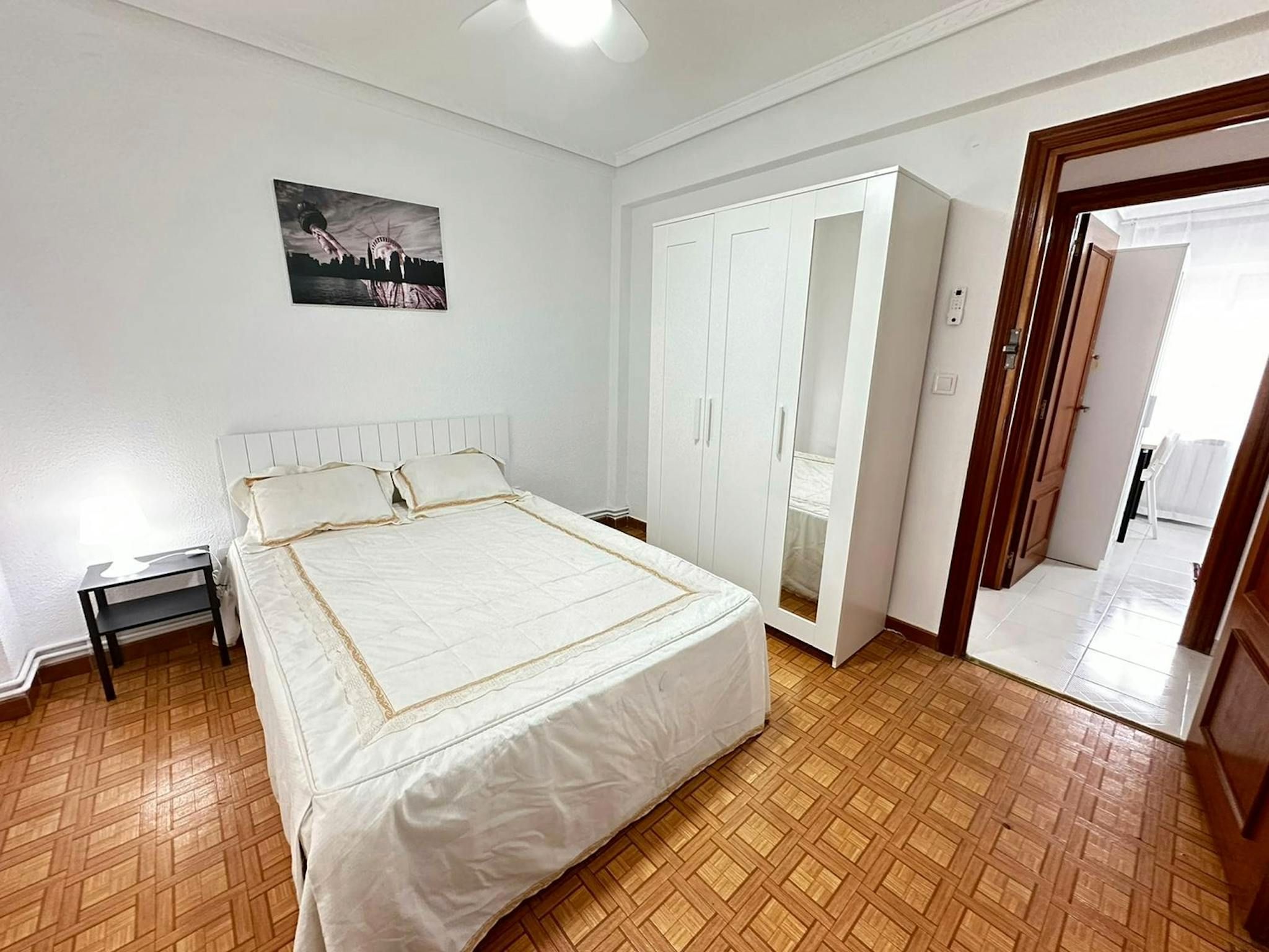 Flat to share in N/A, Santos