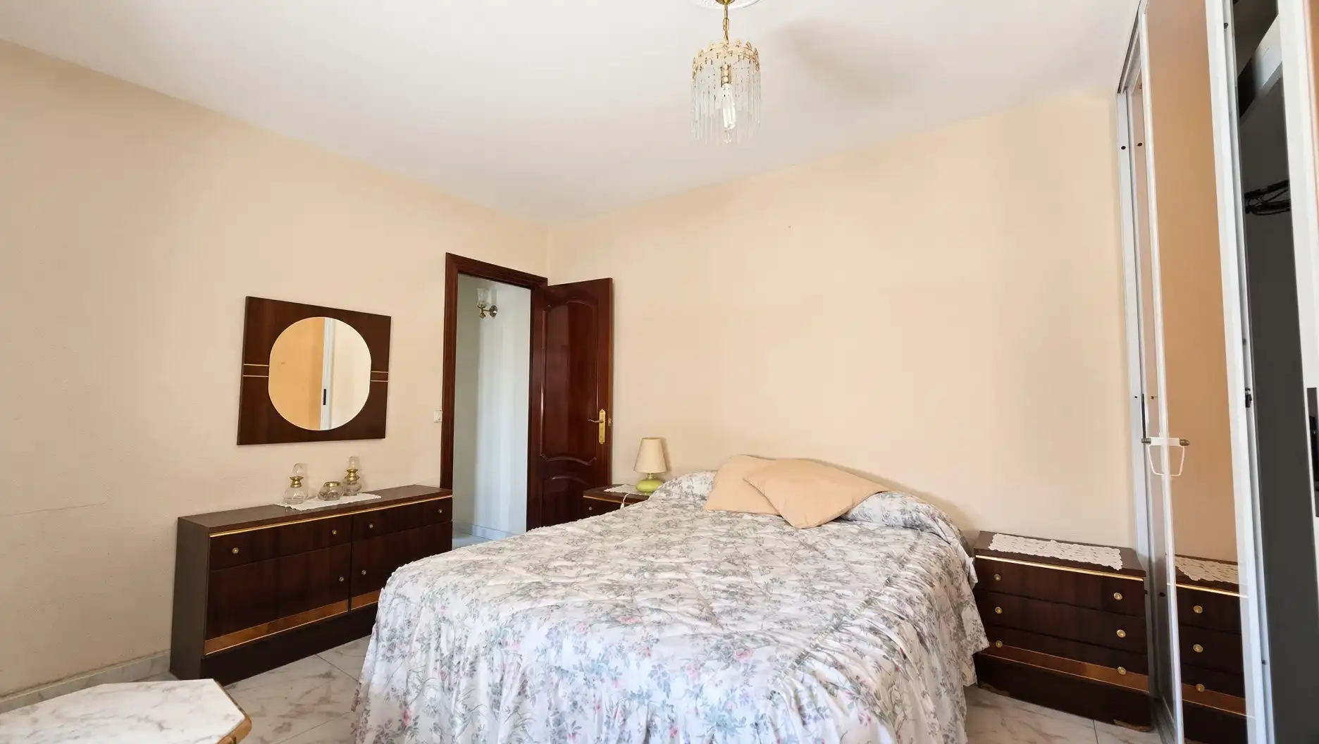 Dormitori de Apartament en venda en Marbella amb Moblat i Internet