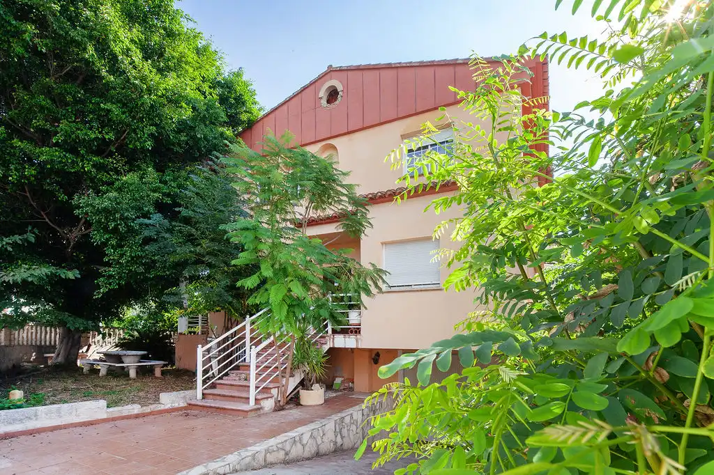 Vista exterior de Casa o xalet en venda en Park Nord - Casona