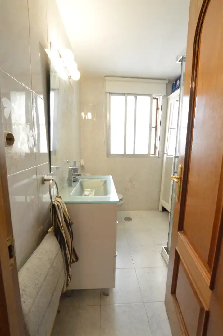 Baño de Casa adosada en venta en Pozuelo de Alarcón con Aire acondicionado, Calefacción y Jardín privado