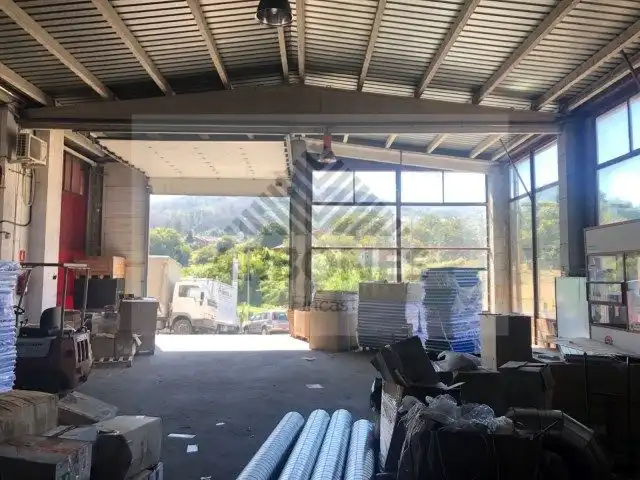Fabrikhallen zur Miete in Vigo 