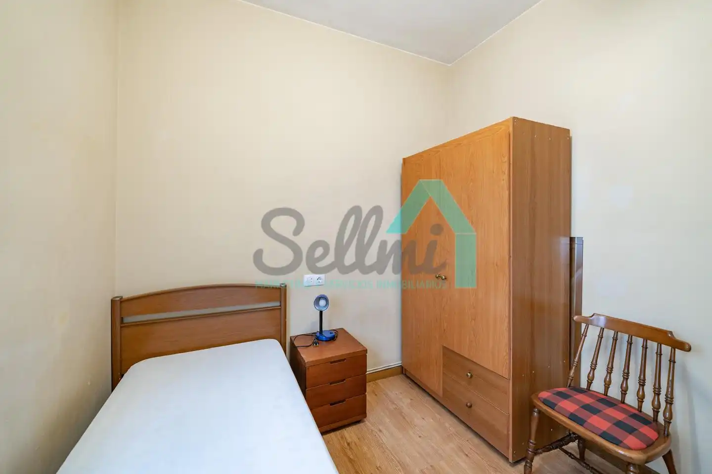 Bedroom of Flat for share in Este