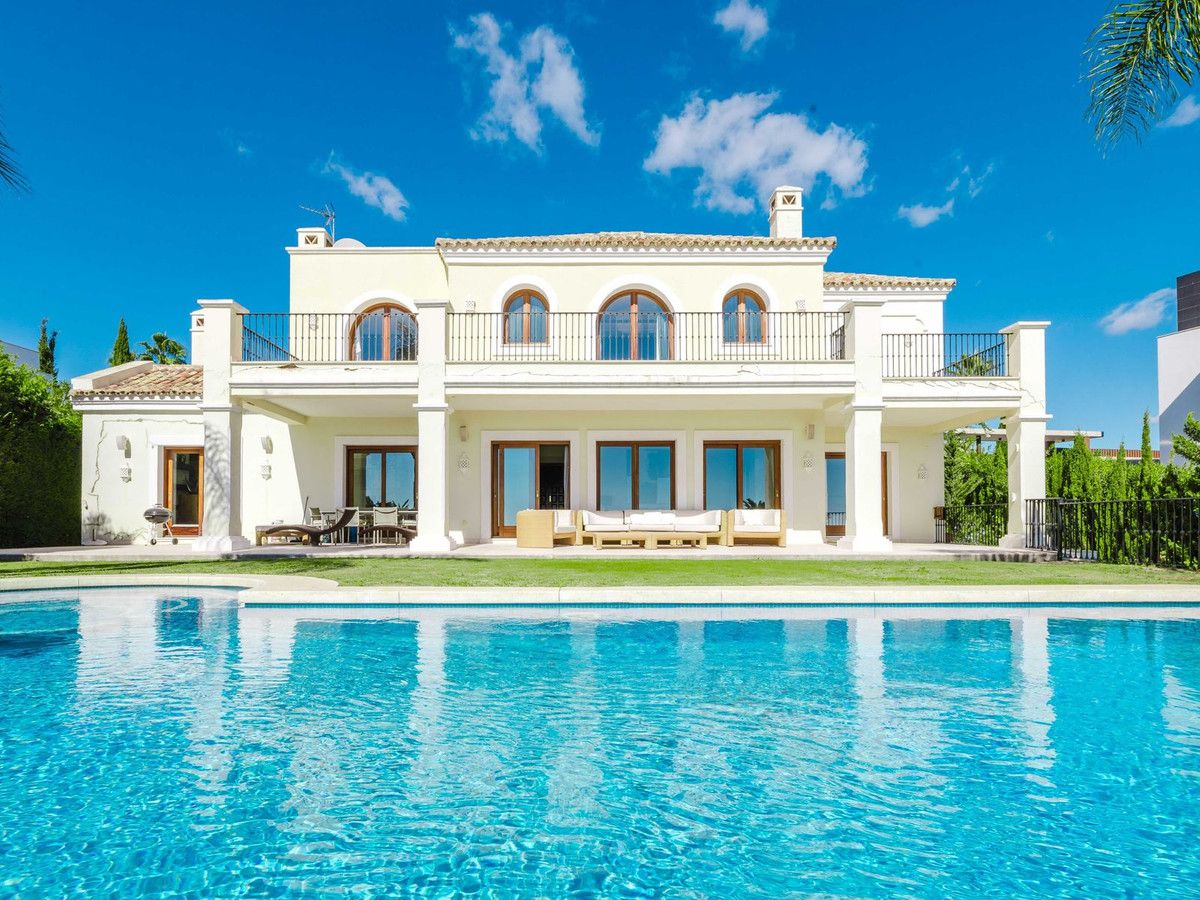 Vista exterior de Casa o xalet de lloguer en Torremolinos amb Aire condicionat, Jardí privat i Terrassa