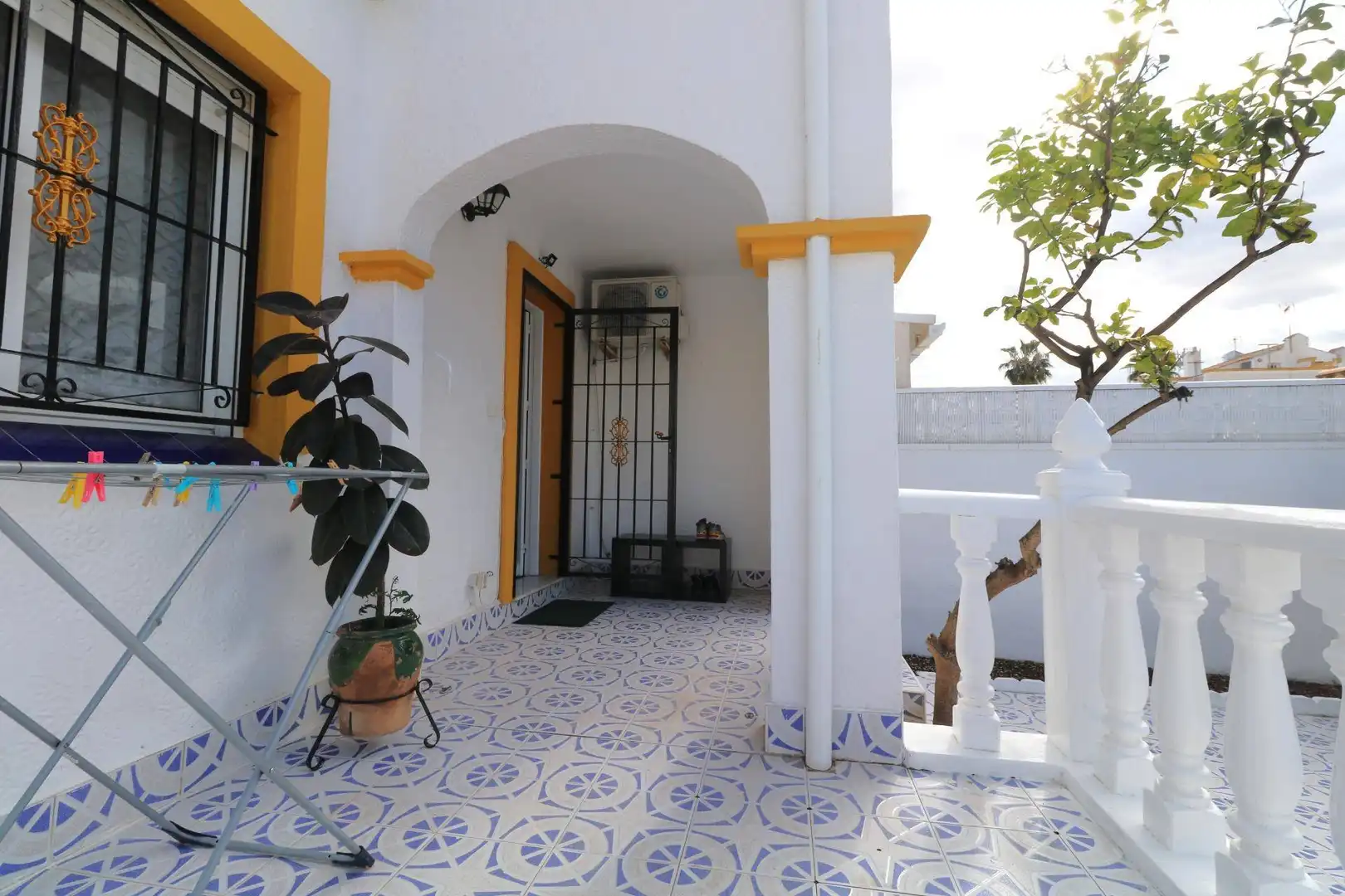 Piso en venta en Torrevieja con Jardín privado, Amueblado y Piscina comunitaria