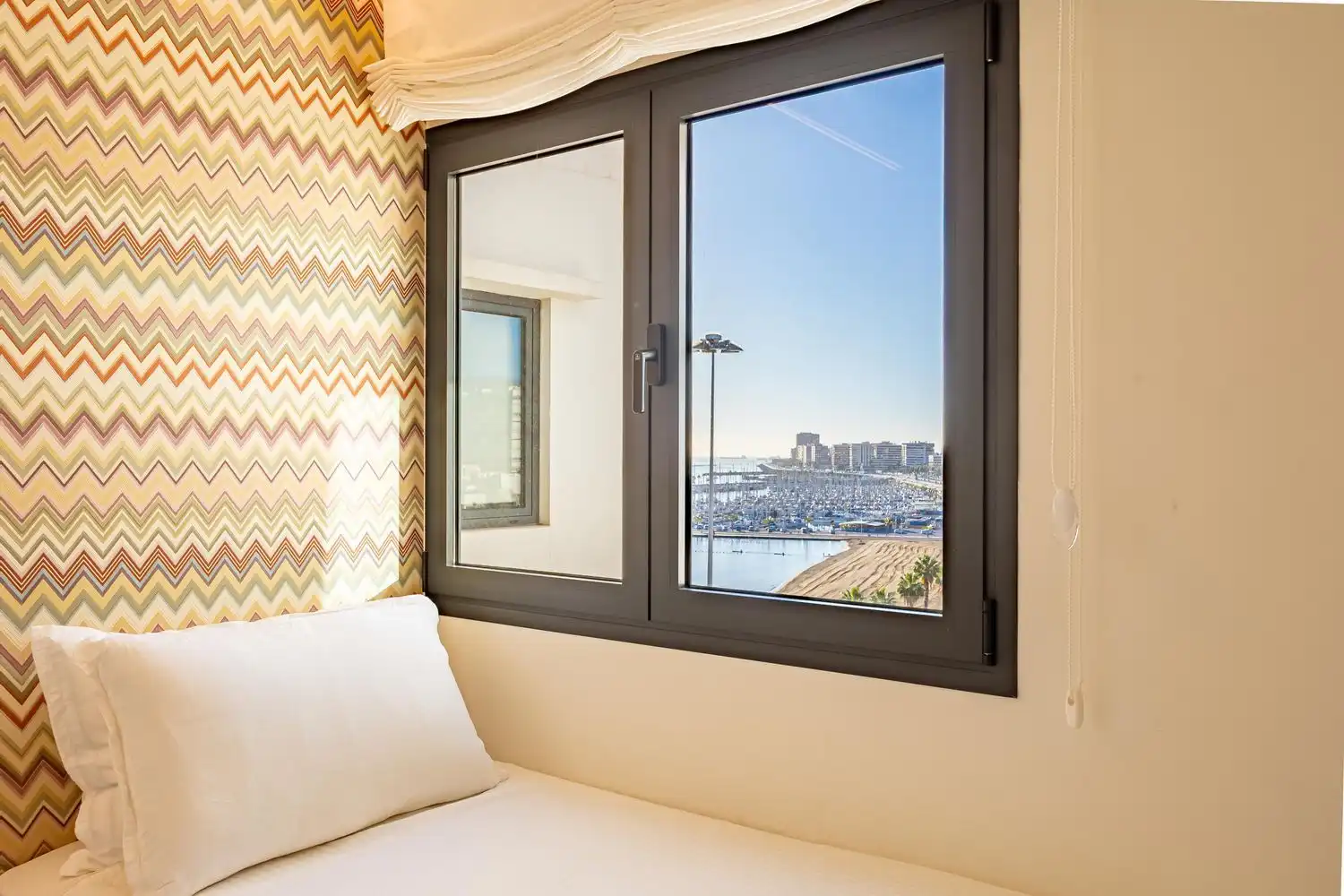 Schlafzimmer von Dachboden zum Verkauf in Las Palmas de Gran Canaria mit Klimaanlage, Terrasse und Möbliert