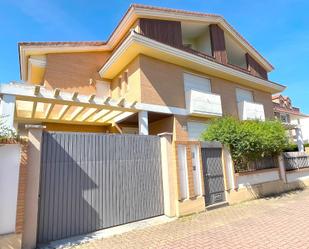 Exterior view of Single-family semi-detached for sale in  Zaragoza Capital  with Terrace