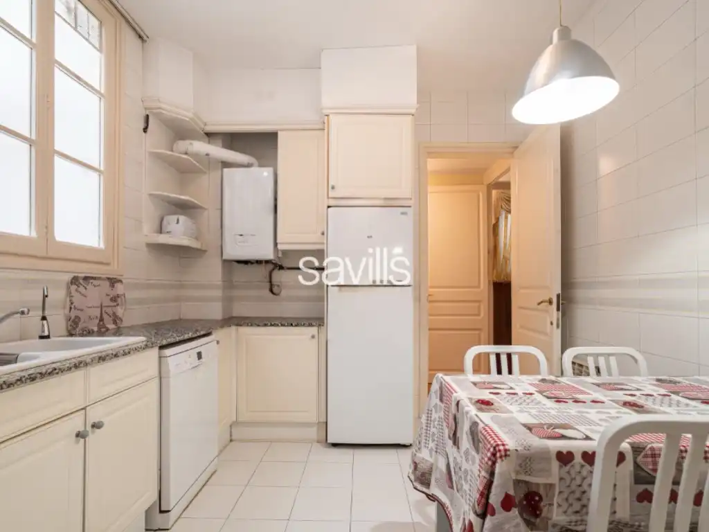 Cuina de Apartament en venda en Barcelona amb Aire condicionat, Terrassa i Balcó