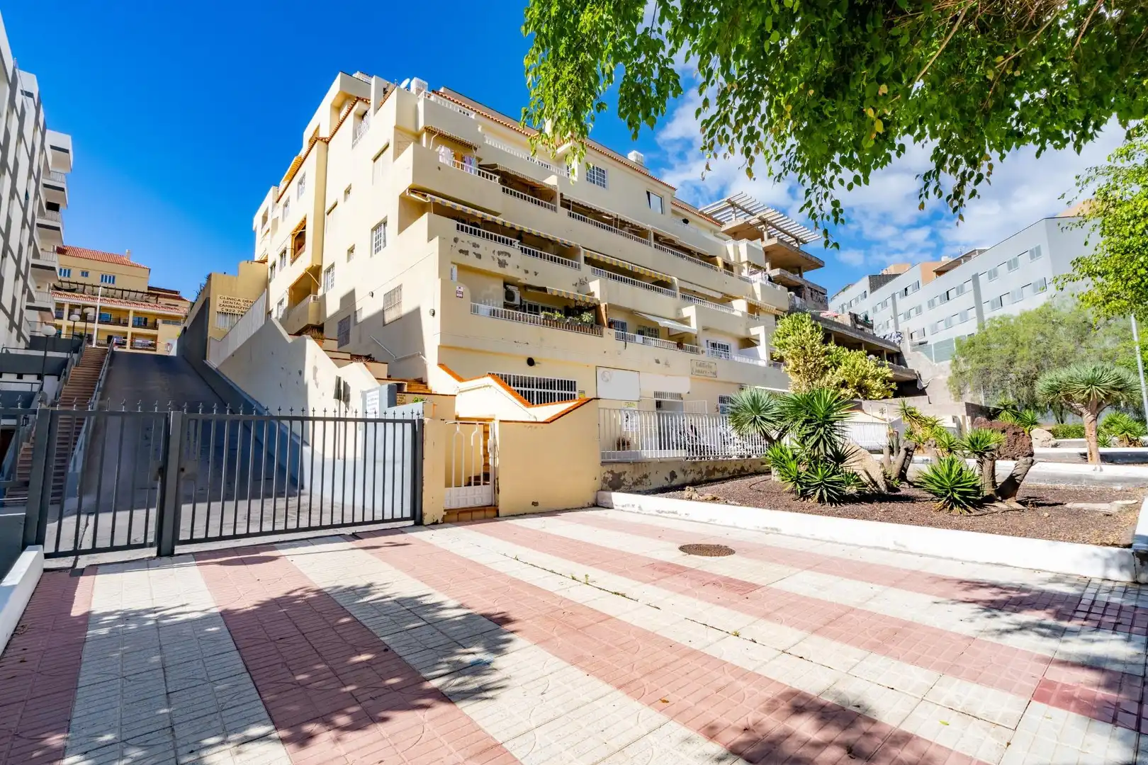Vista exterior de Apartament en venda en Arona amb Terrassa i Moblat