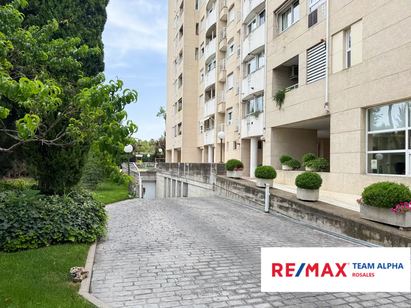 Exterior view of Flat for sale in Madrid  with Heating, Private garden and Parquet flooring