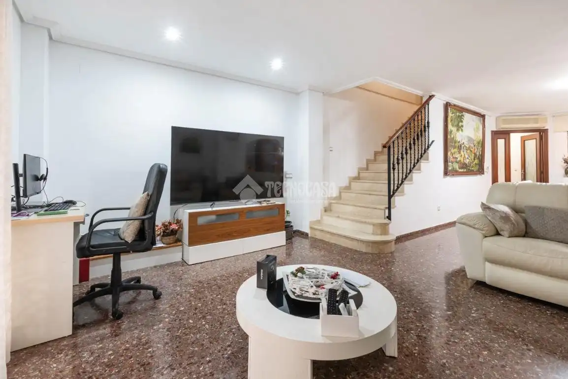 Houses for sale in Valencia  with Air Conditioner, Terrace and Balcony