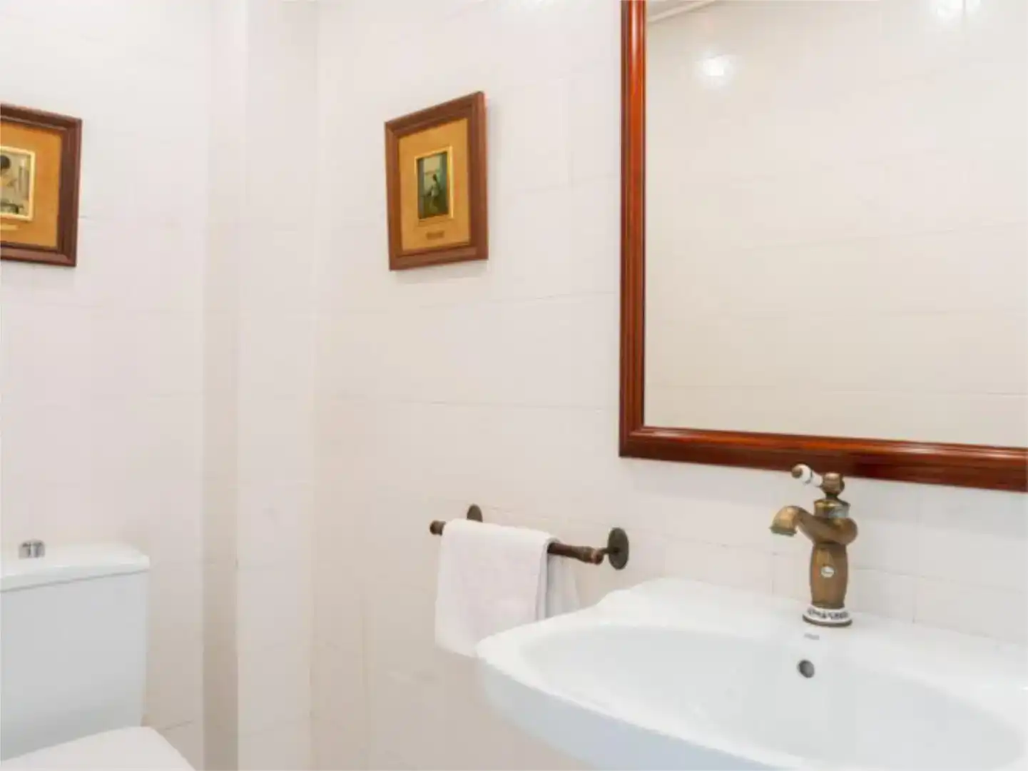 Bany de Casa adosada de lloguer en Sitges amb Aire condicionat, Jardí privat i Piscina