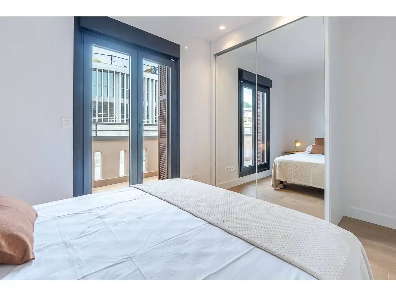 Habitación de Piso en venta en Donostia - San Sebastián  con Calefacción, Terraza y Trastero