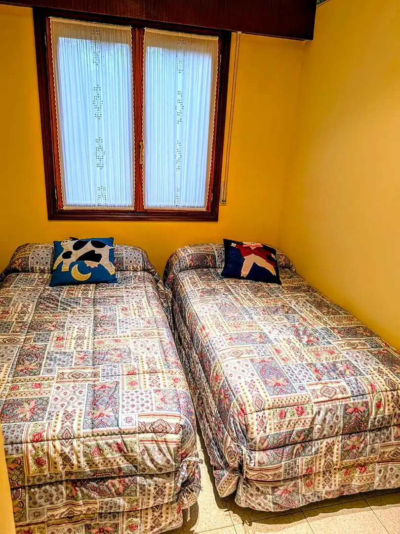 Schlafzimmer von Erdgeschoss zum Verkauf in Noja mit Privatgarten, Terrasse und Balkon