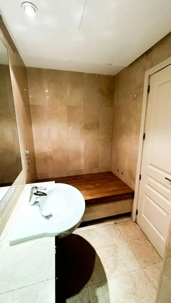 Baño de Piso de alquiler en Madrid con Aire acondicionado, Jardín privado y Trastero