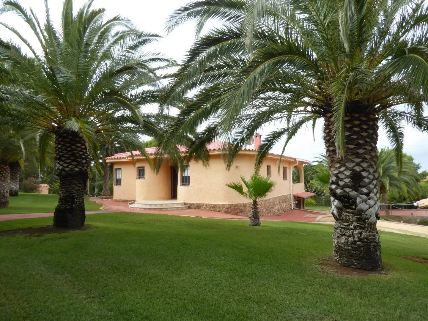 Vista exterior de Casa o xalet en venda en Alcalà de Xivert amb Calefacció, Jardí privat i Piscina