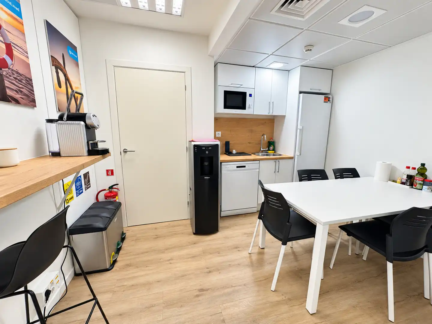 Kitchen of Office for rent in Barcelona  with Air Conditioner and Heating