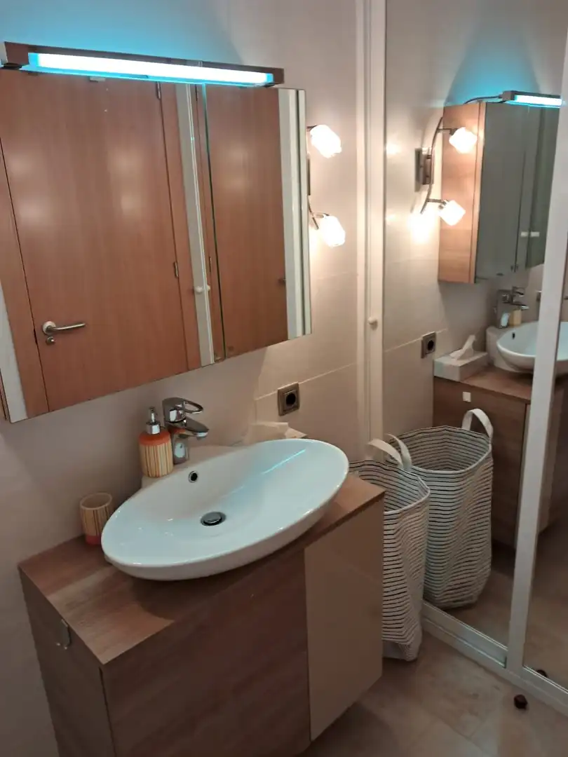 Baño de Apartamento de alquiler en Almonte con Aire acondicionado, Terraza y Amueblado