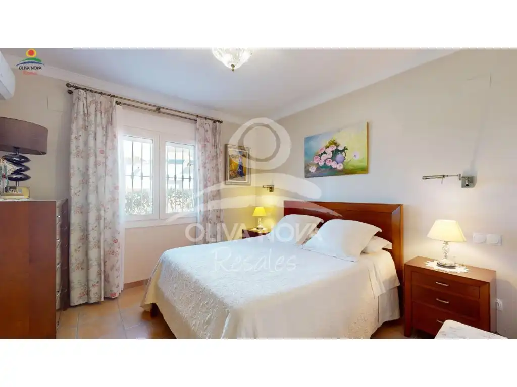 Habitación de Casa o chalet en venta en Oliva con Jardín privado