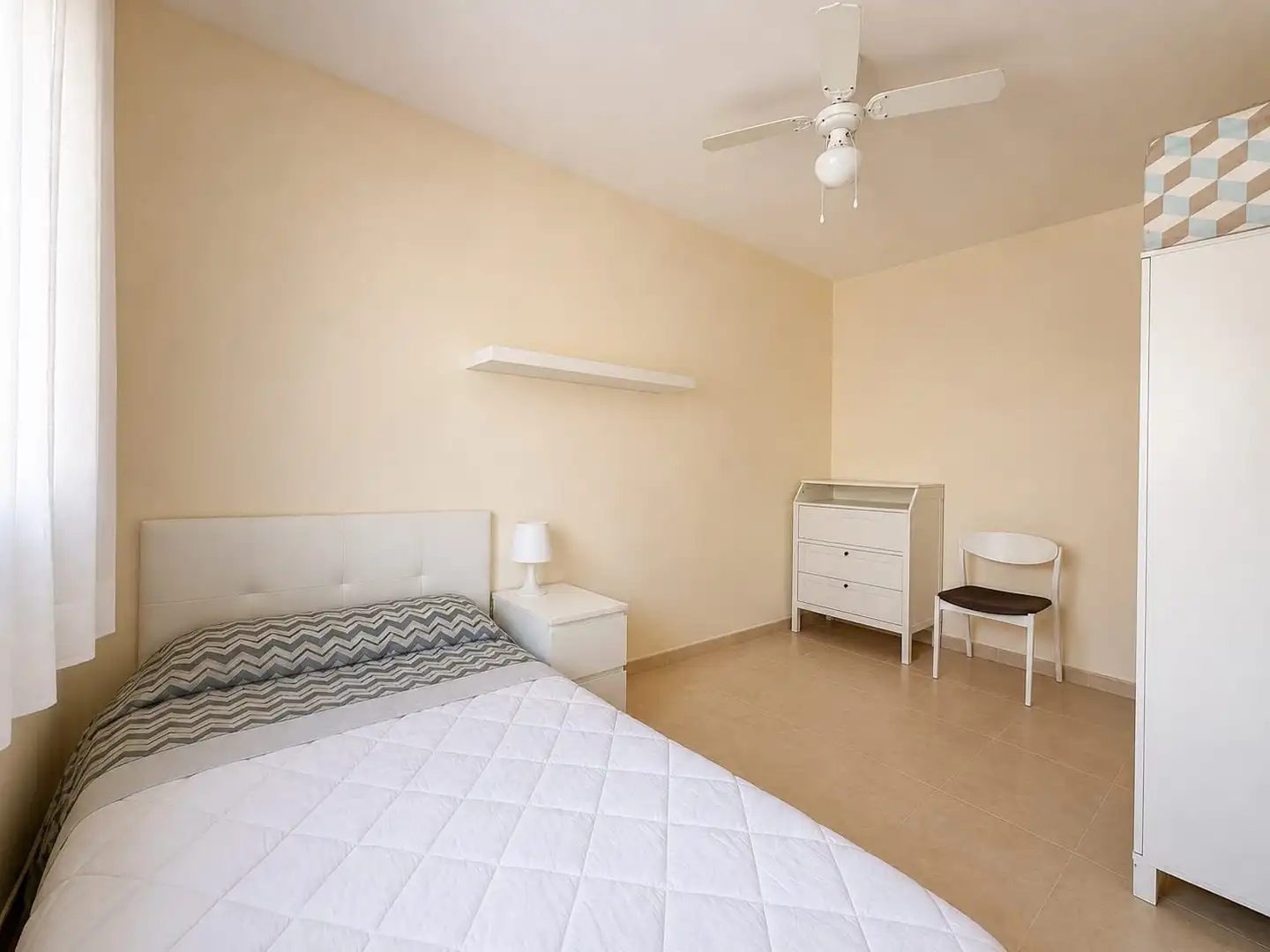 Habitación de Casa adosada en venta en Mont-roig del Camp con Aire acondicionado, Jardín privado y Terraza