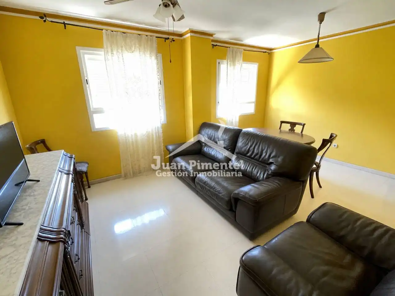 Sala d'estar de Pis en venda en Estepona amb Moblat i Balcó