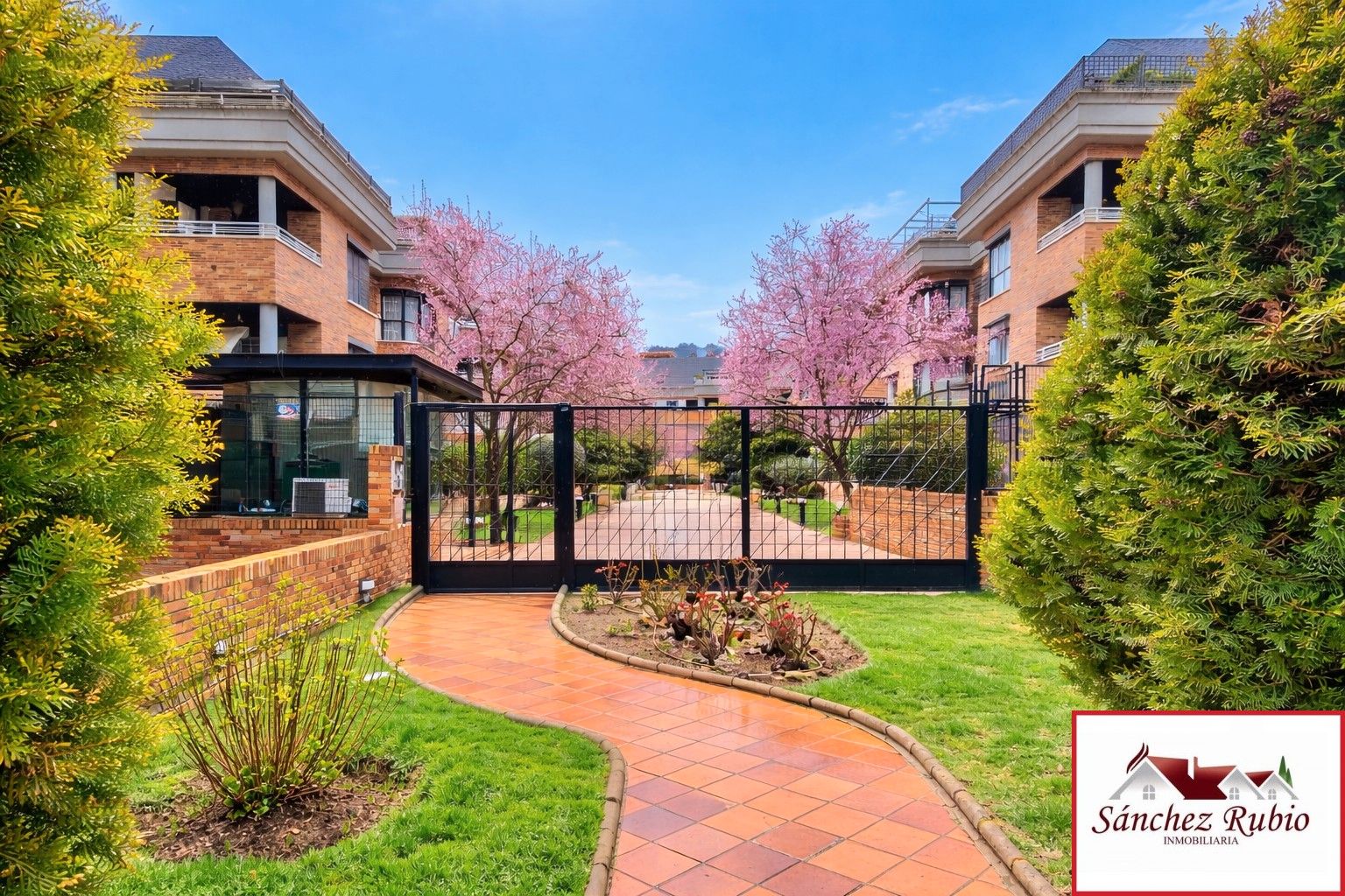 Vista exterior de Planta baixa de lloguer en Las Rozas de Madrid amb Aire condicionat, Calefacció i Jardí privat