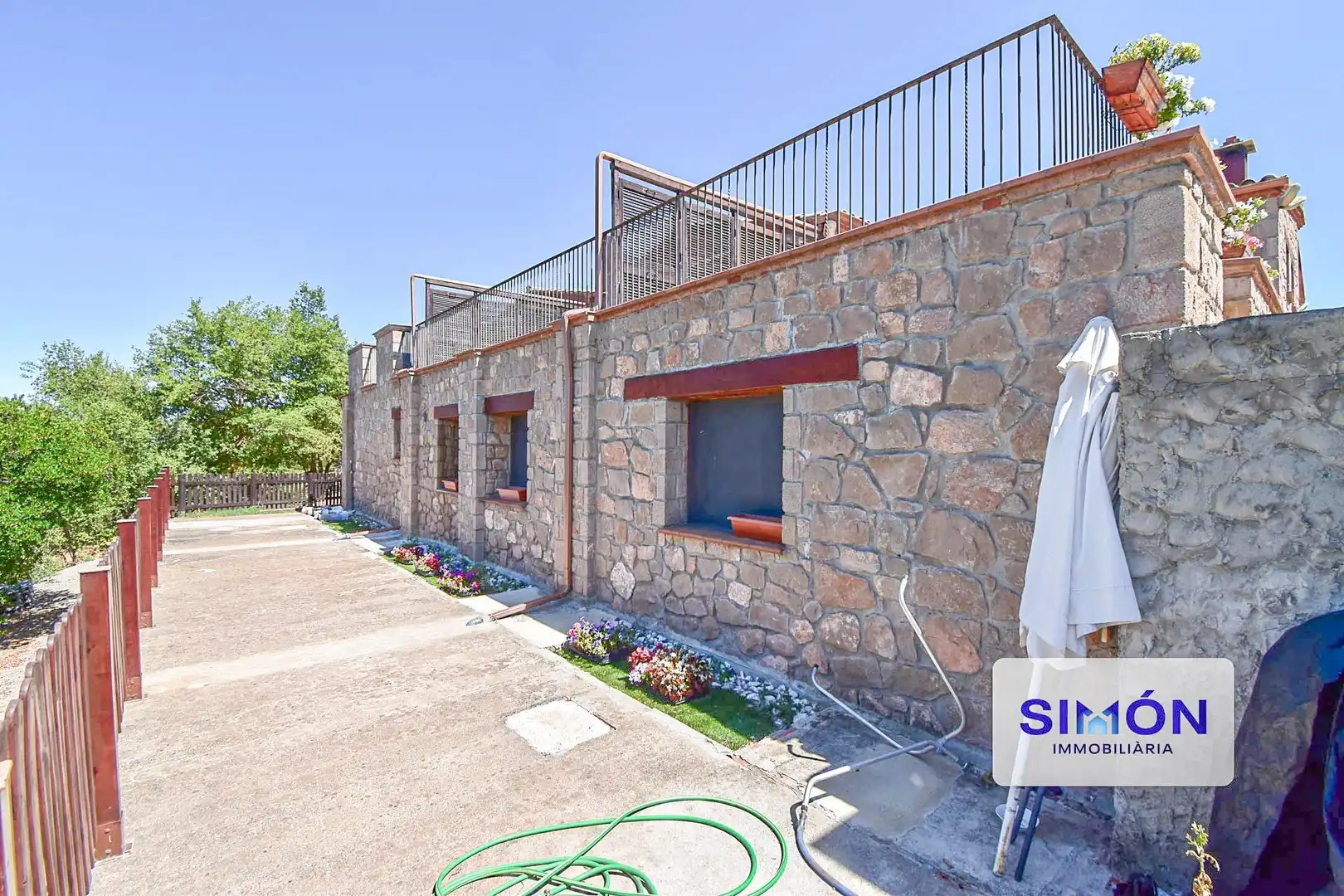 Vista exterior de Finca rústica en venda en Sant Pere Sallavinera amb Aire condicionat, Calefacció i Terrassa