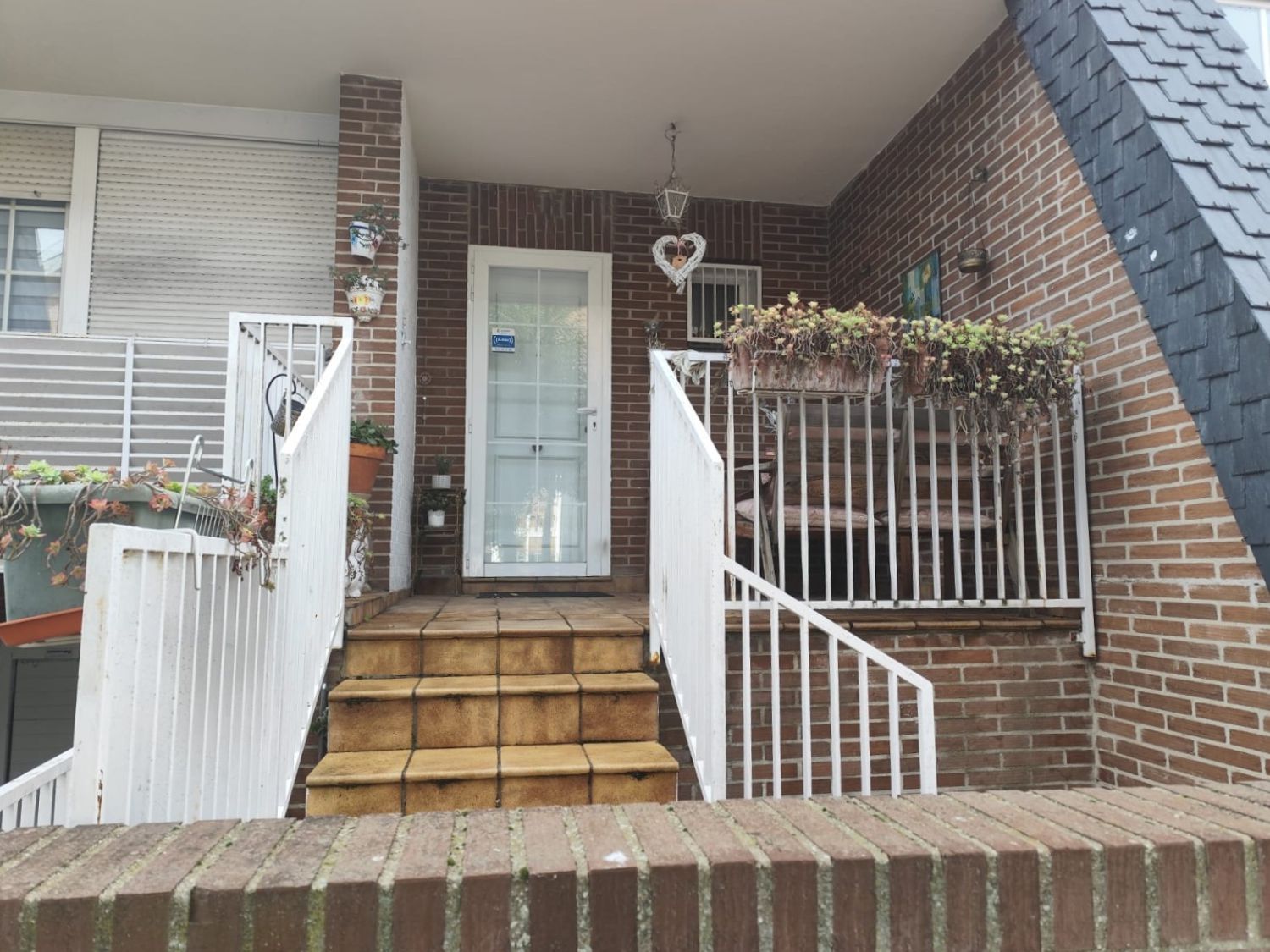 Exterior view of Single-family semi-detached for sale in Valladolid Capital  with Heating, Parquet flooring and Community pool