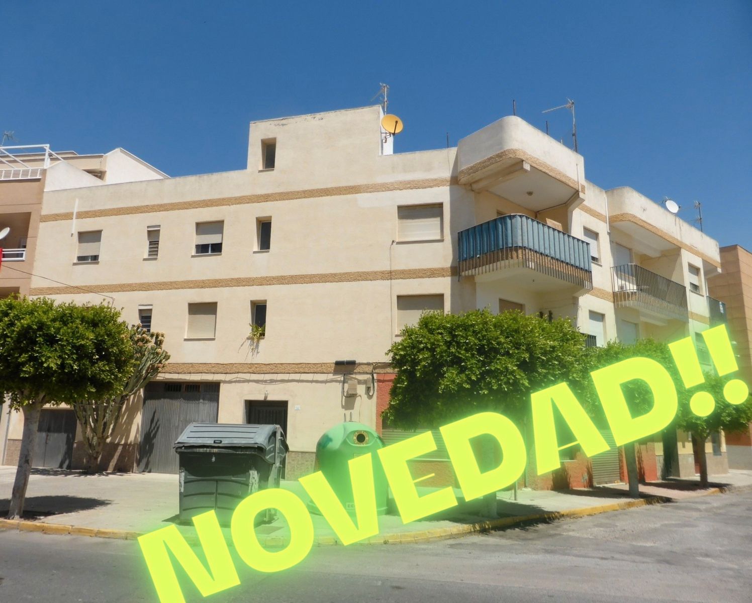 Vista exterior de Edificio en venta en El Ejido