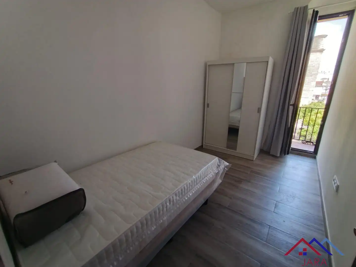 Dormitori de Apartament de lloguer en Jerez de la Frontera amb Aire condicionat, Calefacció i Terrassa