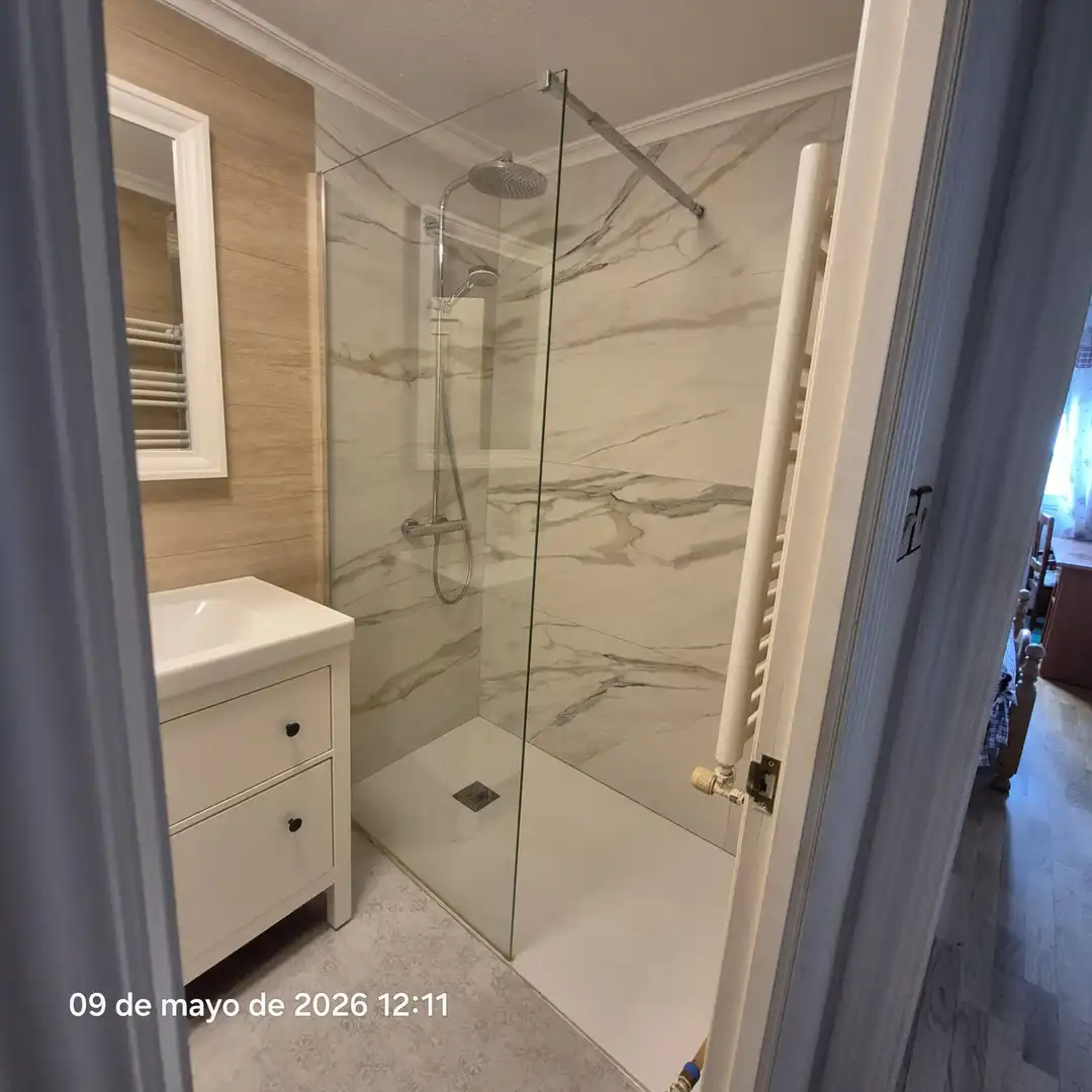 Bany de Casa o xalet en venda en San Andrés del Rabanedo amb Calefacció, Jardí privat i Parquet