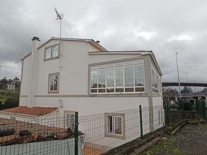 Vista exterior de Casa o xalet en venda en Santiago de Compostela  amb Jardí privat, Terrassa i Traster